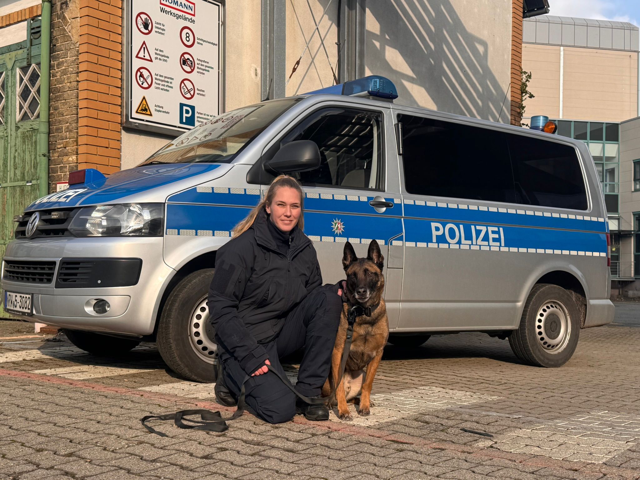 Polizistin der Hundestaffel